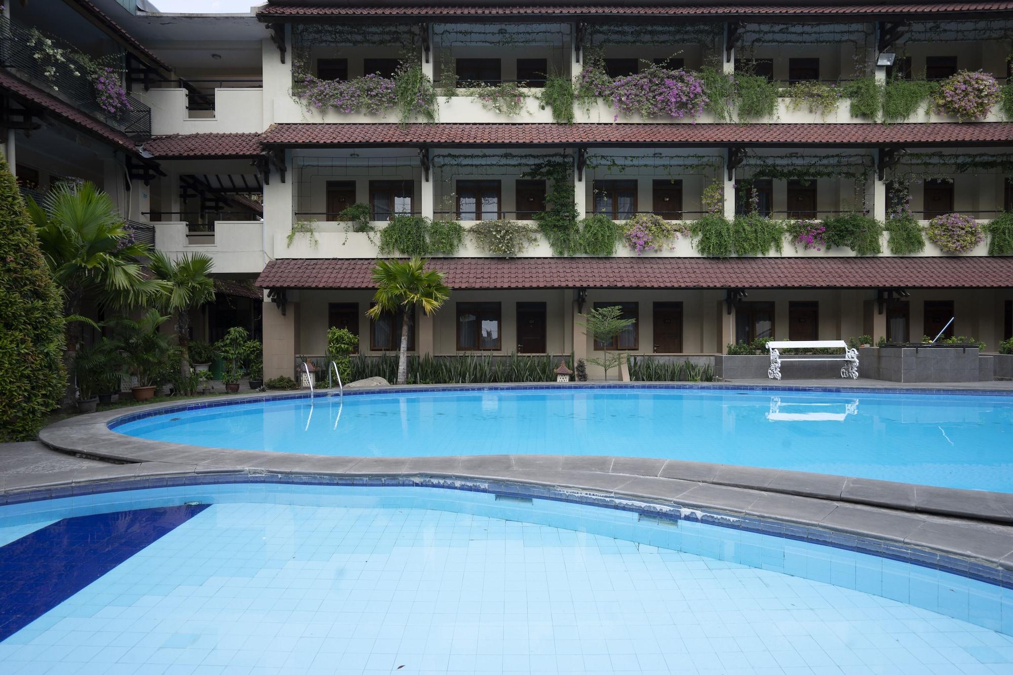 Cakra Kembang Hotel Yogyakarta Exterior foto