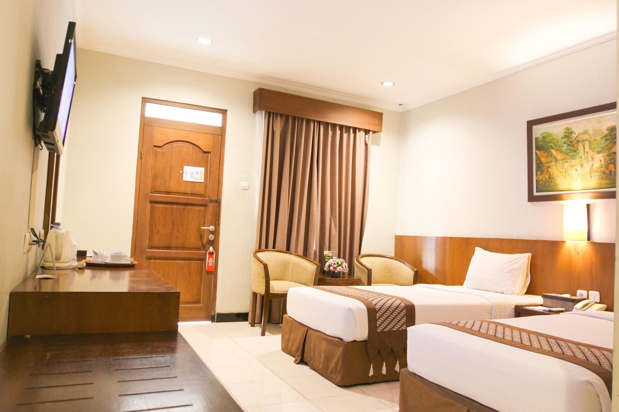 Cakra Kembang Hotel Kejayan Exterior foto