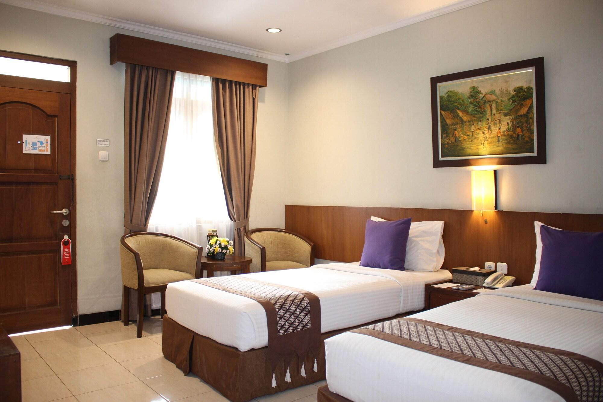 Cakra Kembang Hotel Kejayan Exterior foto