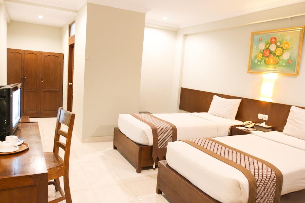 Cakra Kembang Hotel Kejayan Exterior foto