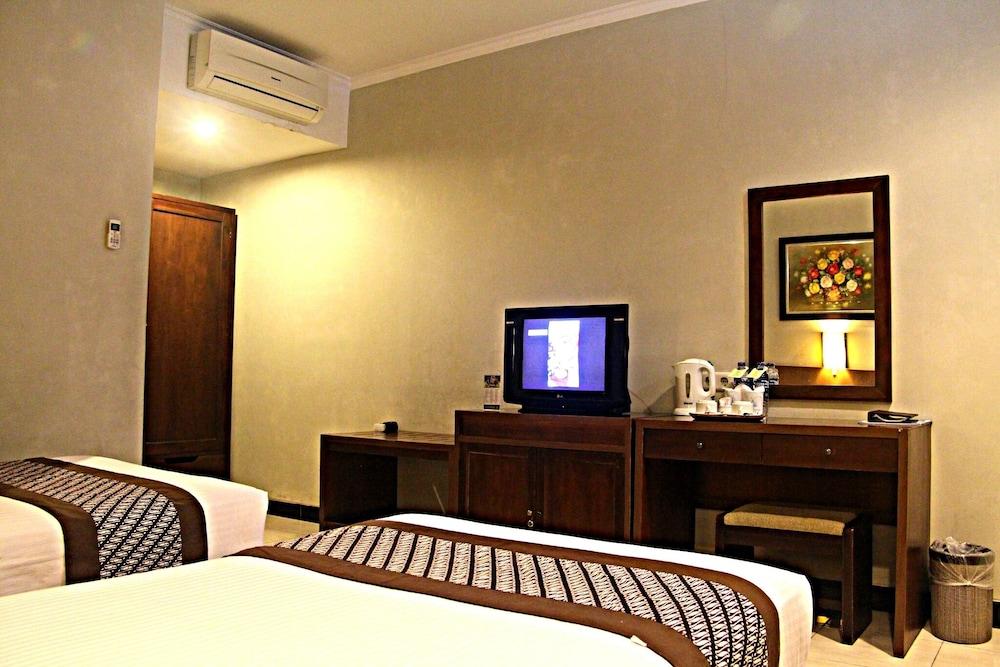 Cakra Kembang Hotel Kejayan Exterior foto