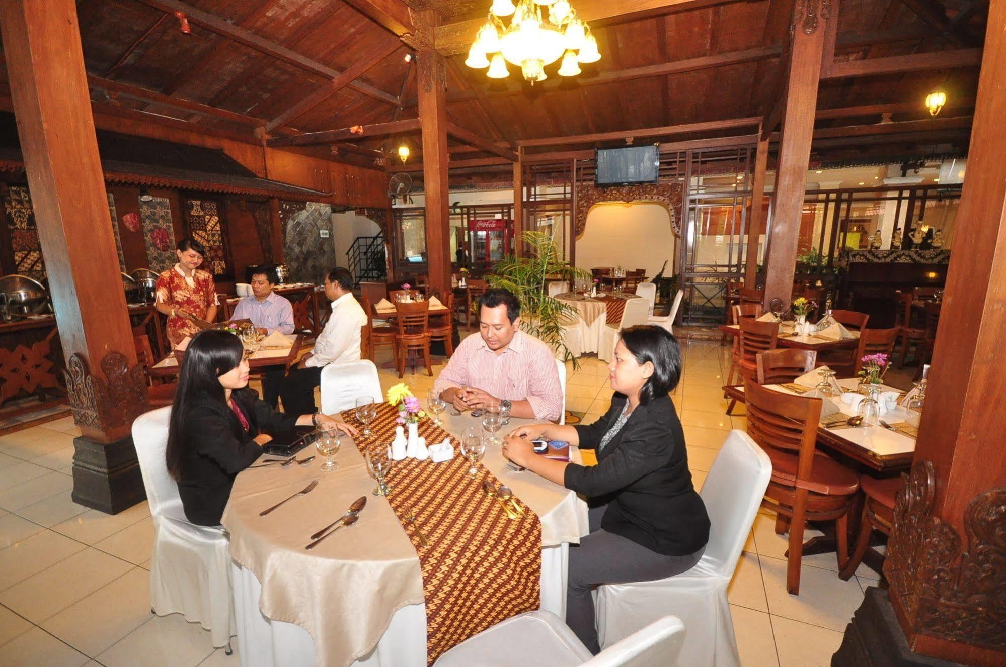 Cakra Kembang Hotel Yogyakarta Exterior foto