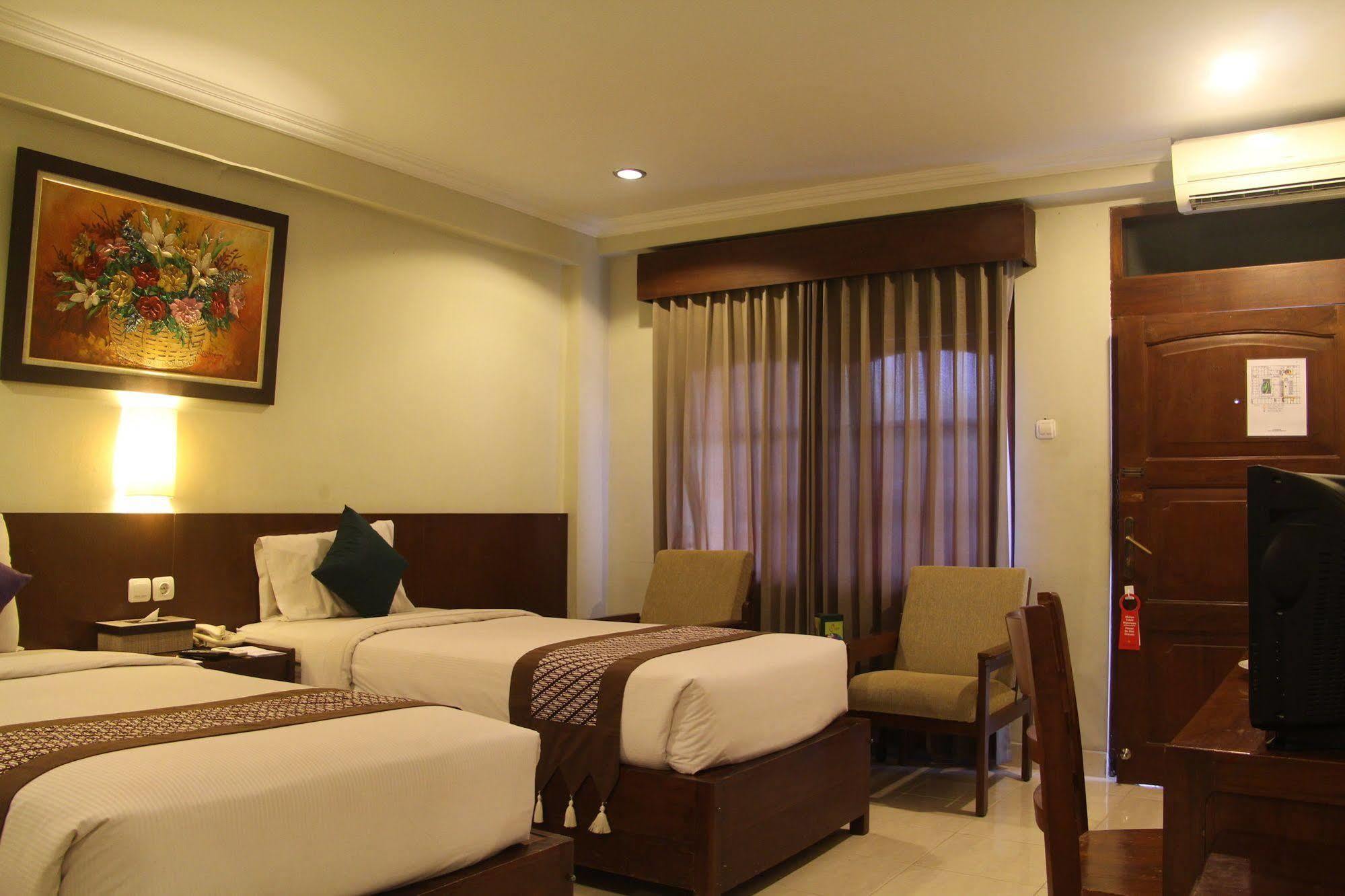 Cakra Kembang Hotel Kejayan Exterior foto