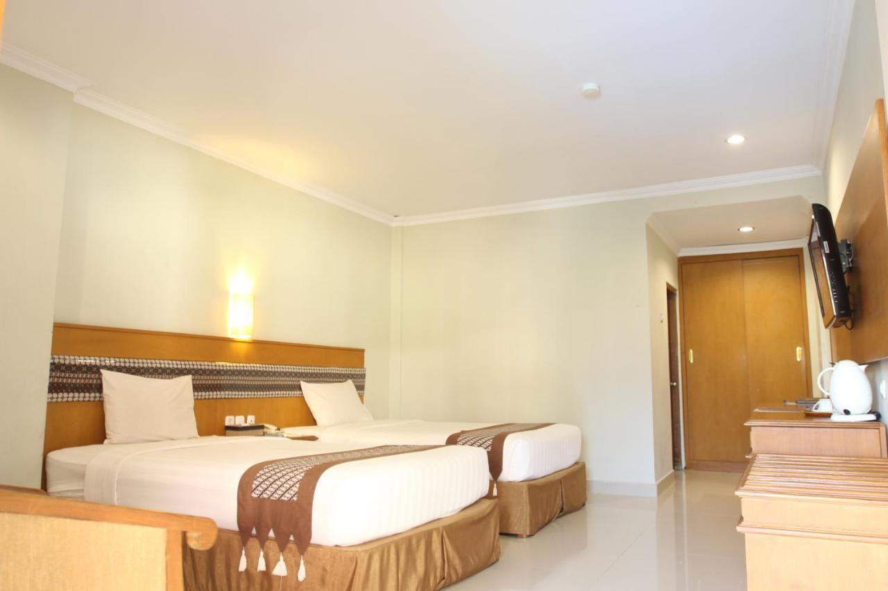Cakra Kembang Hotel Kejayan Exterior foto